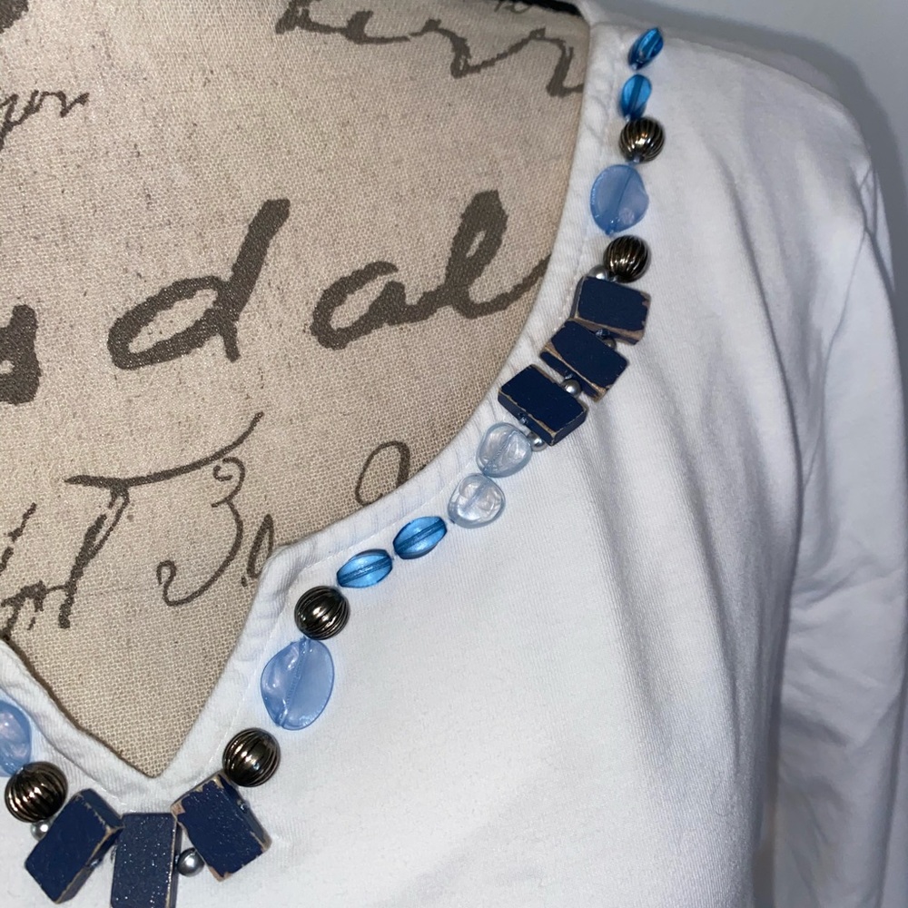 🔹Ruby Rd Beaded Neck Accent Top🔹 - Picture 2 of 9